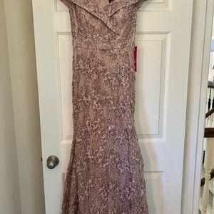 Elegant Lace Evening Gown